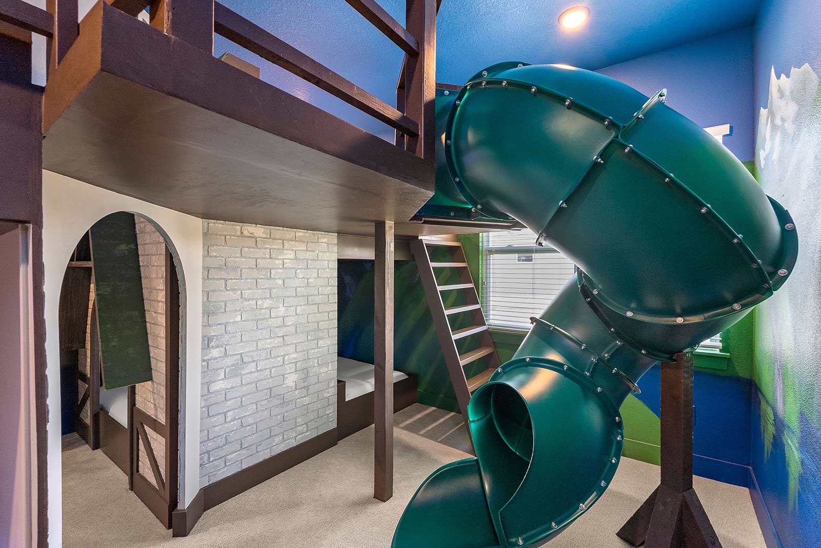 theme room with slide