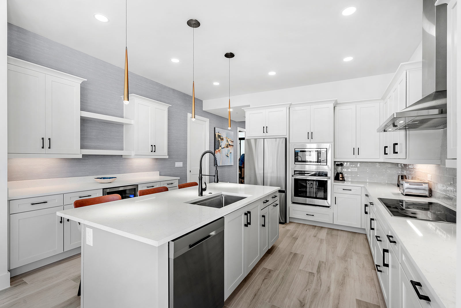 kitchen with island and full appliances