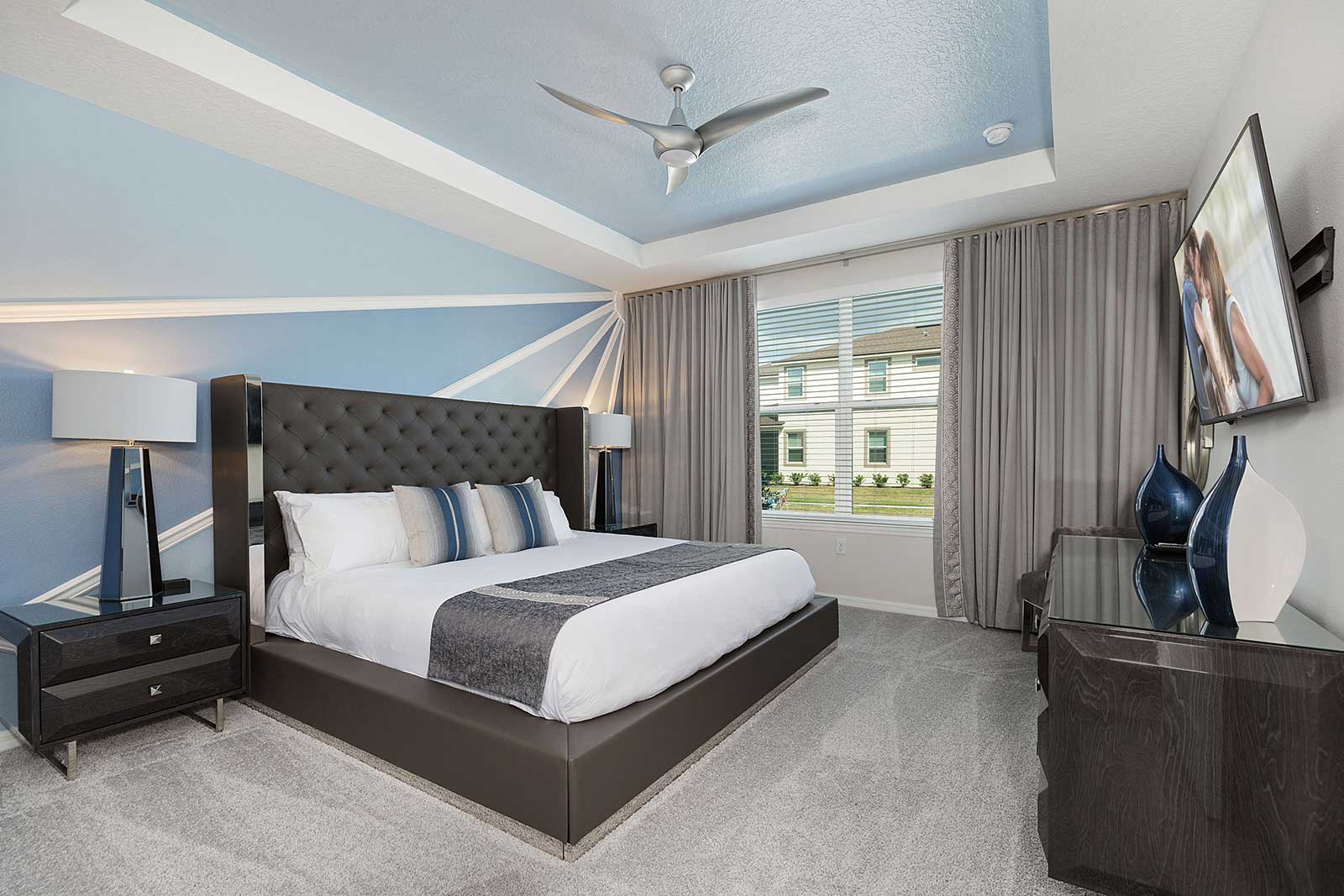 bedroom with king bed and bedside table and lamp