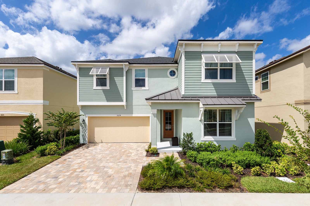 exterior of 9 bedroom estate