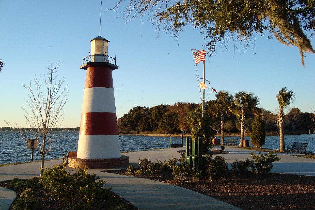 the-mount-dora-lighthouse